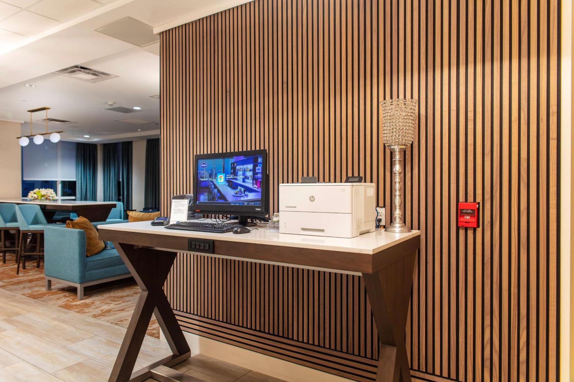 Hampton Inn & Suites Miami Airport South/Blue Lagoon Екстер'єр фото